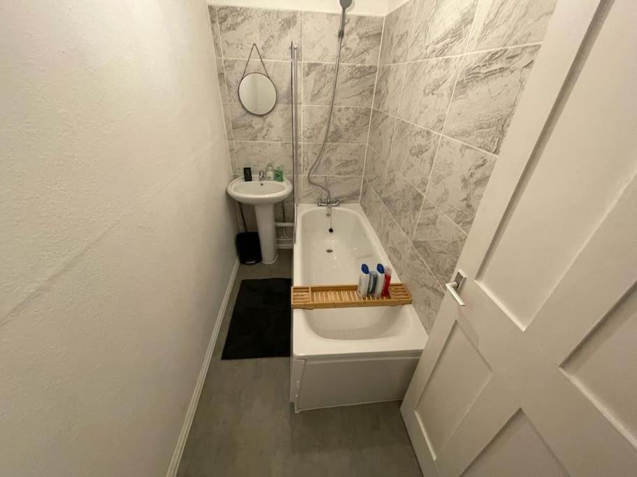 Comfortable 2 Bedroom On Tower Bridge ロンドン エクステリア 写真