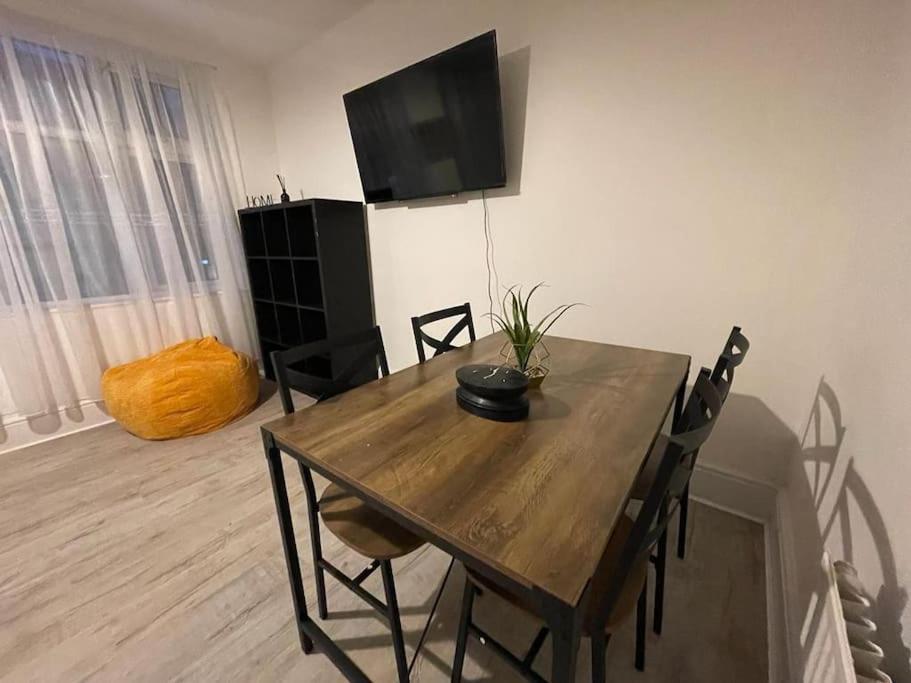Comfortable 2 Bedroom On Tower Bridge ロンドン エクステリア 写真