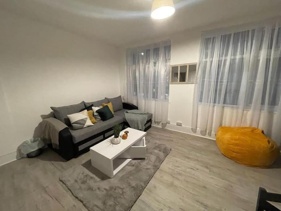 Comfortable 2 Bedroom On Tower Bridge ロンドン エクステリア 写真